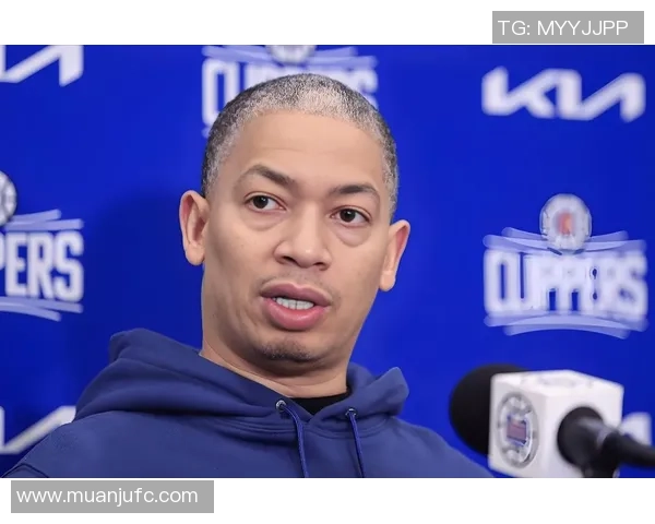 快船最美女球迷!球队5连败+西部倒数第二 她仍接连观战俊美照